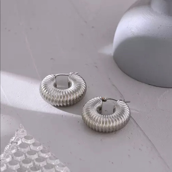 18k gold plated Round Chunky Hoop Stainless Steel earrings - Picture 3 of 7